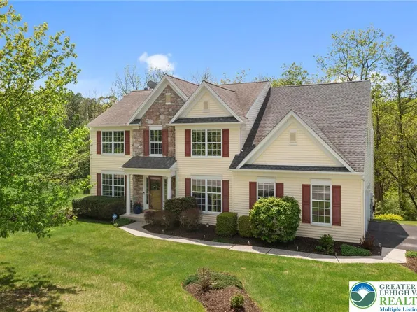 2238 Oakwood Ct, Fogelsville, PA 18051