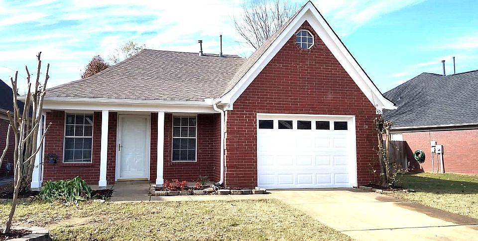 1st image of 3875 Woodcrest Dr