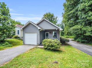 41 S Cottage Ct, Hendersonville, NC 28739