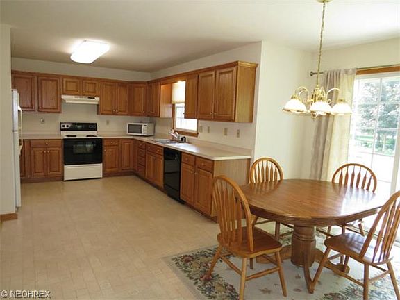 5th image of 891 Rosemarie Cir