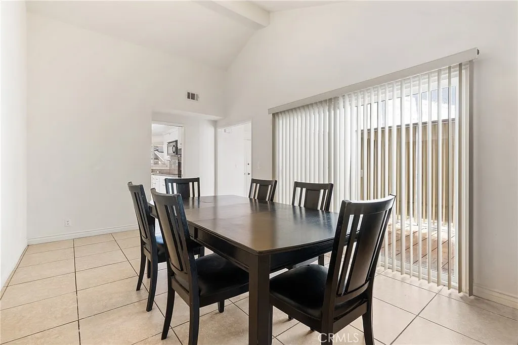 3 bed, 1545 sqft, $4,950 — Photo 2