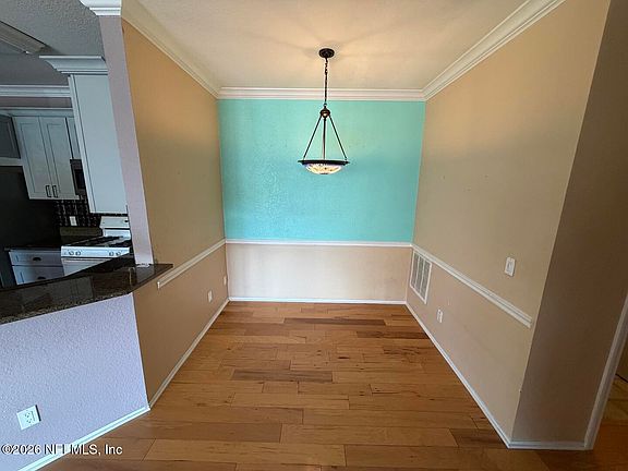 3rd image of 13810 SUTTON PARK Drive N #823