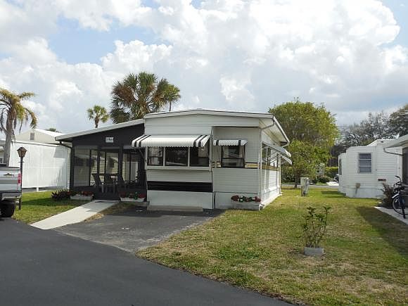 1st image of 5 Pearl Dr #5