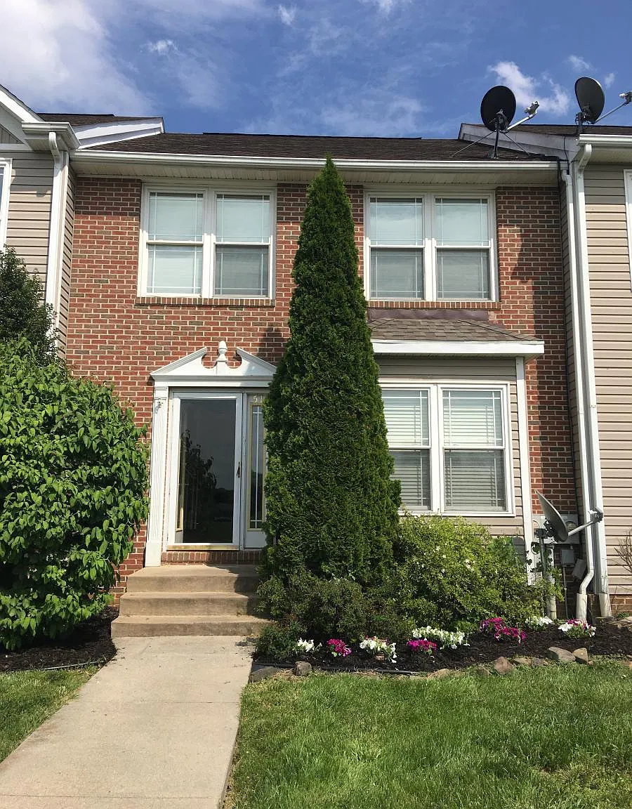 3 bed, 2.5 bath, 2000 sqft, $2,000 — Photo 1