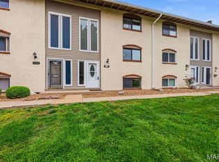130 Carmel Woods Dr, Ballwin, MO 63021