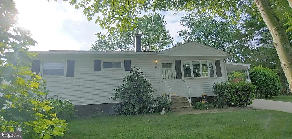 537 Rita Dr photo 1