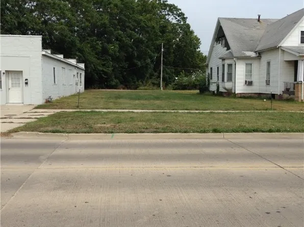 1612 Richmond Ave, Mattoon, IL 61938