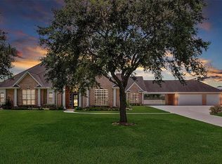 1111 County Road 150, Alvin, TX 77511