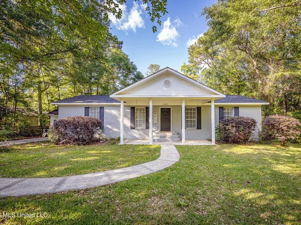 8320 Pine Cone Dr, Gautier, MS 39553