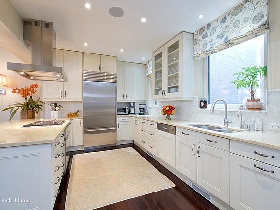 4th image of 120 E 75th St #7C