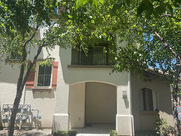 2nd image of 202 Carmel St