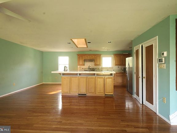 3rd image of 561 Thrush Ct