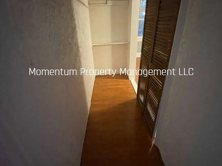 8406 N N Brks #C — Photo 4