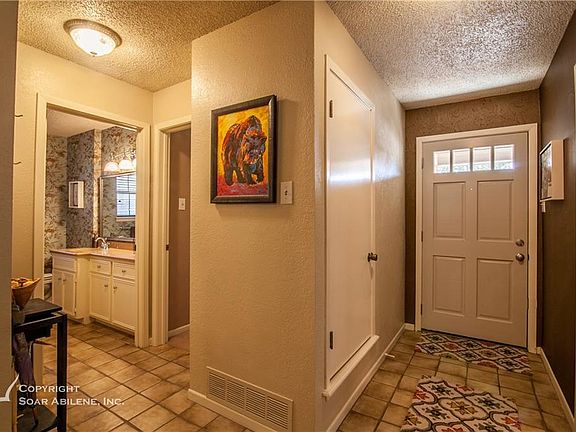 3rd image of 3817 Santa Monica Dr