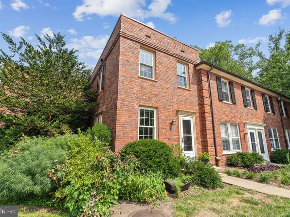 1401 S Edgewood St APT 477, Arlington, VA 22204