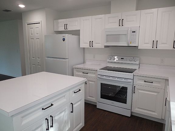 5th image of 10313 Usher St