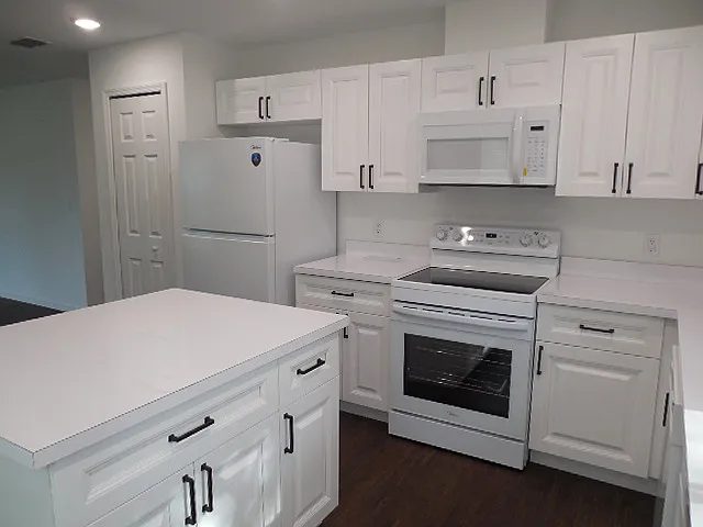 10313 Usher St — Photo 5
