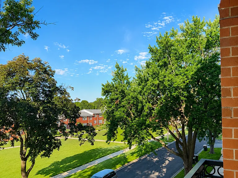 Super quiet and green street views from balcony