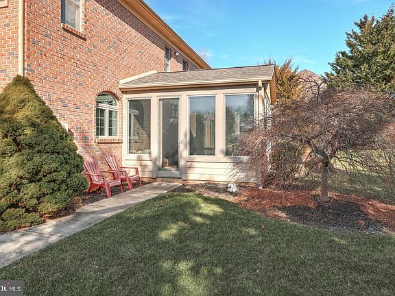 5th image of 1901 Rosewood Ln