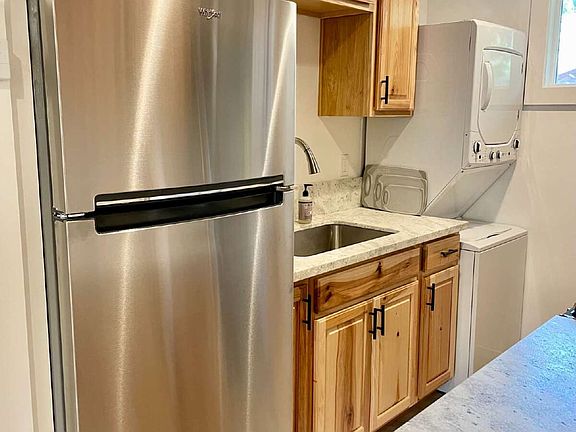 2nd image of 4091 Greenwood Rd #3