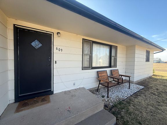 2nd image of 609 Adams St