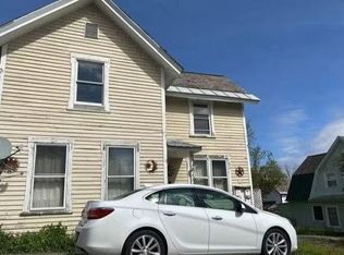 28 Pine St, Granville, NY 12832