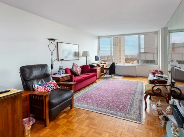 117 East 57th Street image 12 of 15