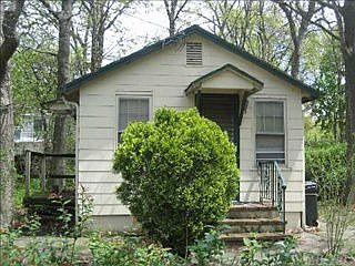 2nd image of 121 Mulford St