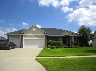 6717 Peckham St, Johnston, IA 50131