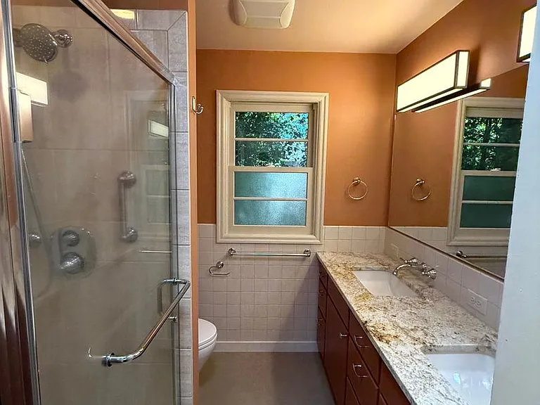735 E 23rd Ave — Photo 14