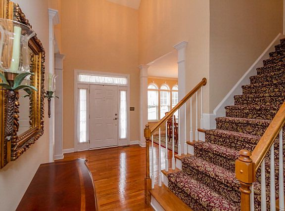 4th image of 717 Deerwood Pl