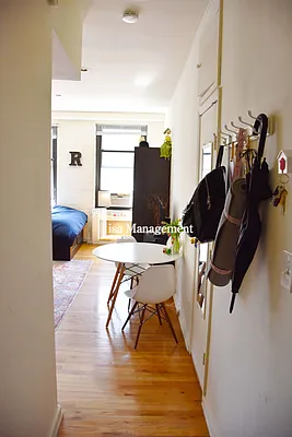 Rented by Lisa Management | media 8