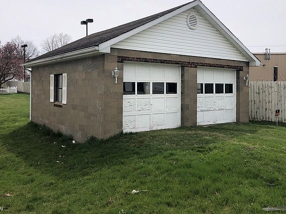 5th image of 147 E Main St