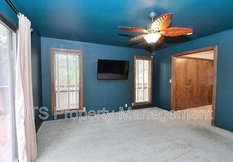 2812 Centennial Ct — Photo 29