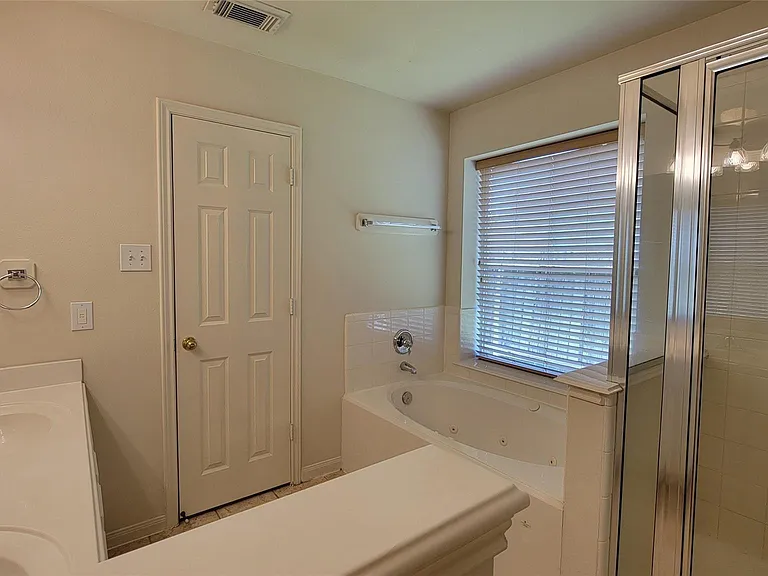 4822 Bonny Loch Ln — Photo 22