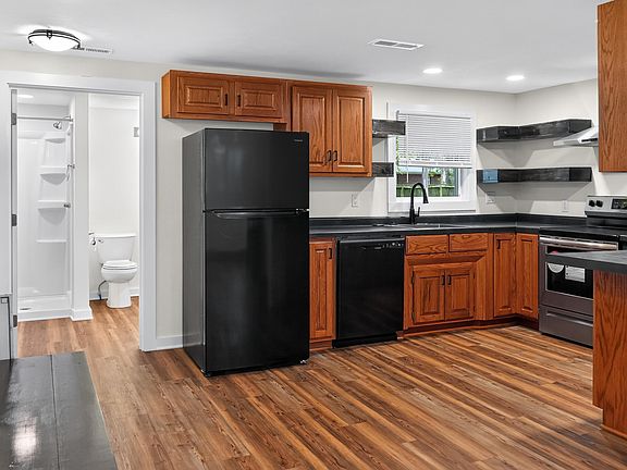 2nd image of 812 E Lindon Street