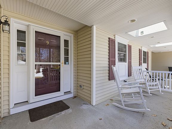 3rd image of 9 Hampton Glen Drive #3