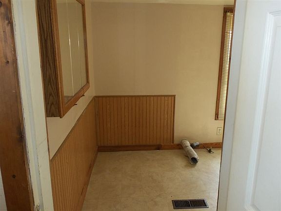 5th image of 224 N Jefferson St