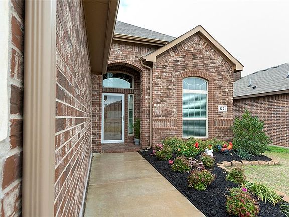 4th image of 1201 Ashley Dr