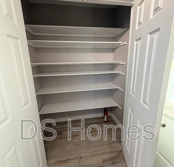 1028 Kent St — Photo 8