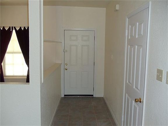 3rd image of 124 N Mockingbird Cir