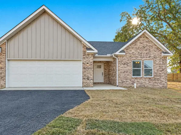 224 N Main St, Bono, AR 72416