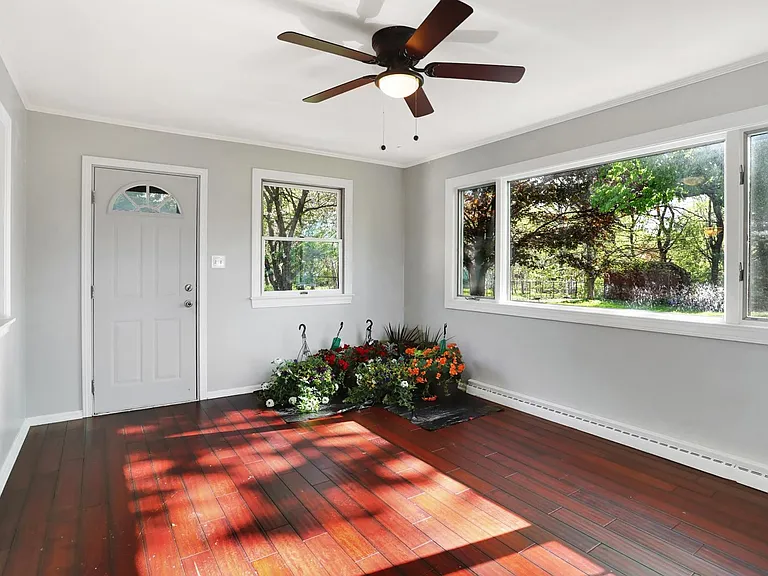 9803 Lakewood Dr W — Photo 31