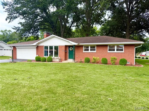 612 S Polk St, Millstadt, IL 62260
