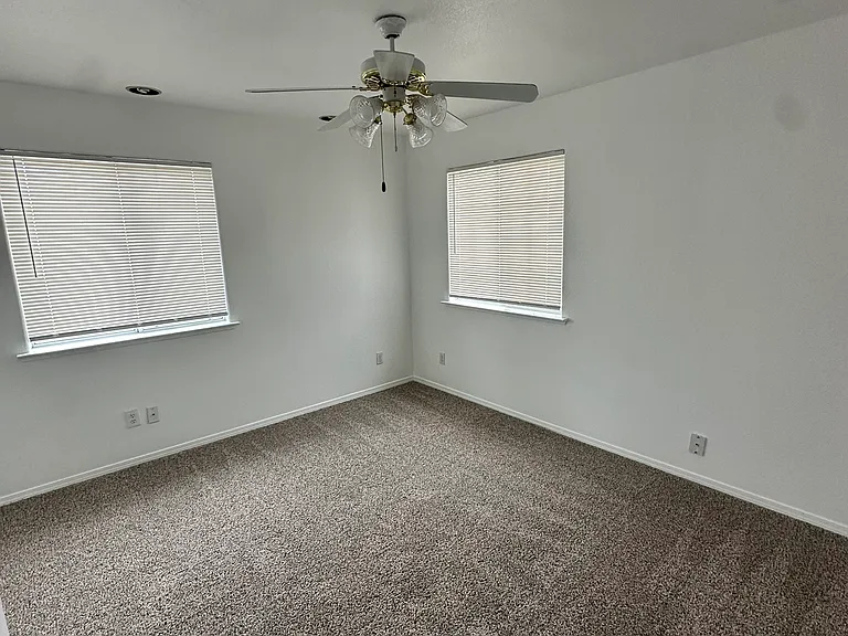 5753 W Bedford Ave — Photo 17