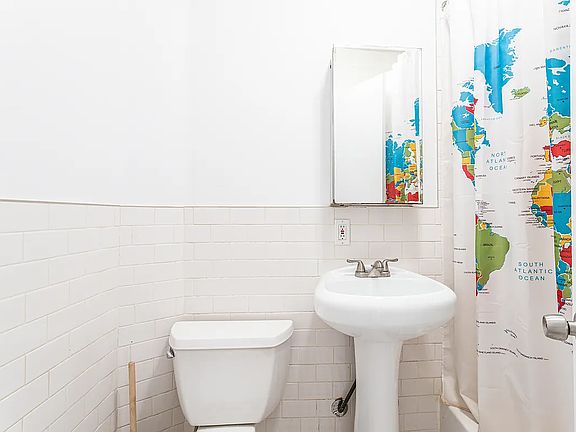 4th image of 207 Madison St APT 3