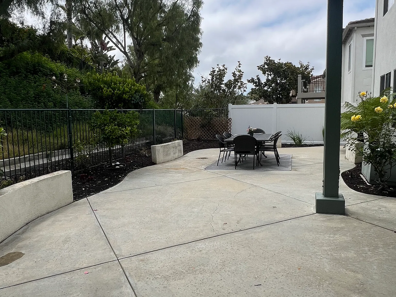 5 bed, 2465 sqft, $6,950 — Photo 2