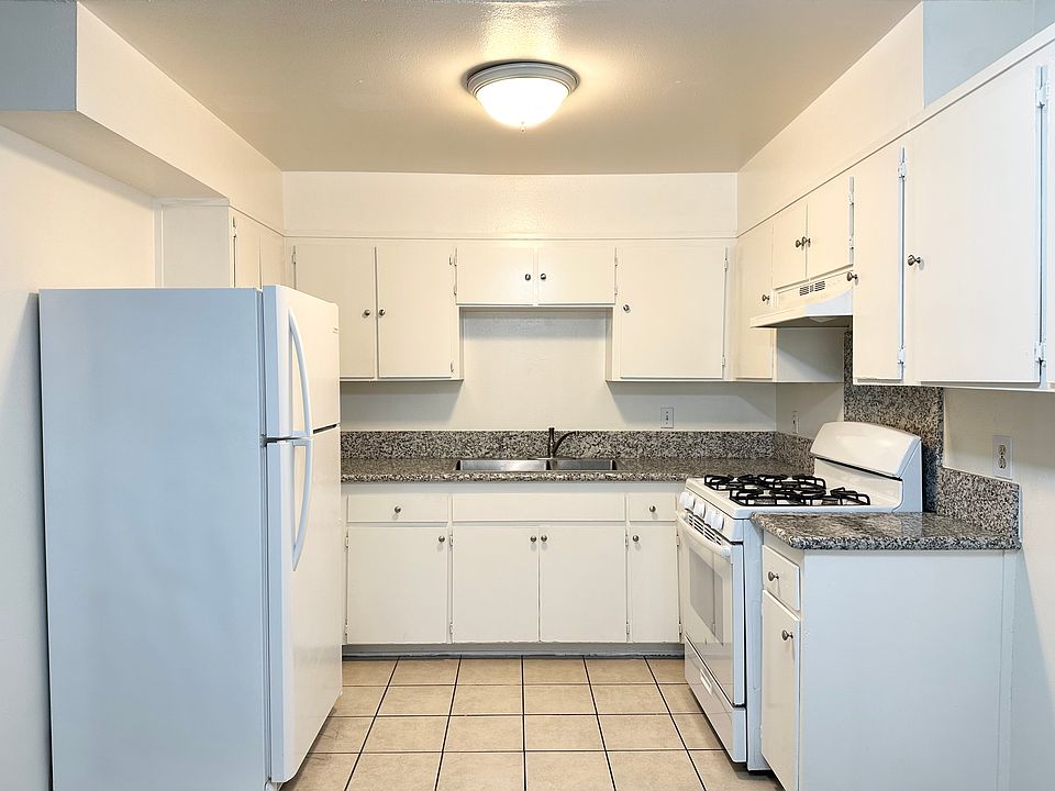 1st image of 534 N Heliotrope Dr APT 8