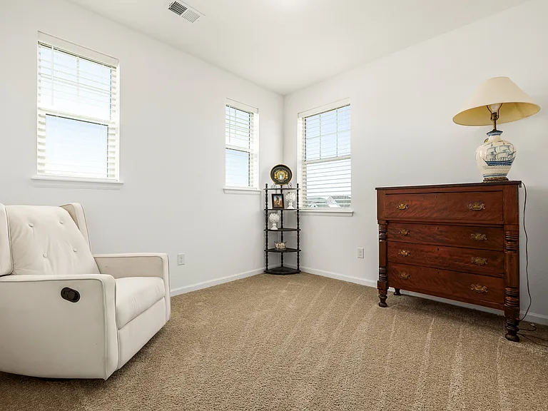 943 W Hopkins Dr — Photo 25