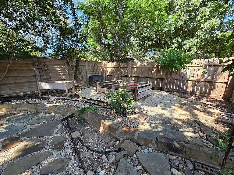 2150 Hedgestone — Photo 20
